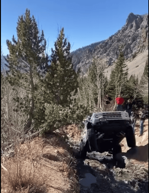 proper Bronco wave.PNG