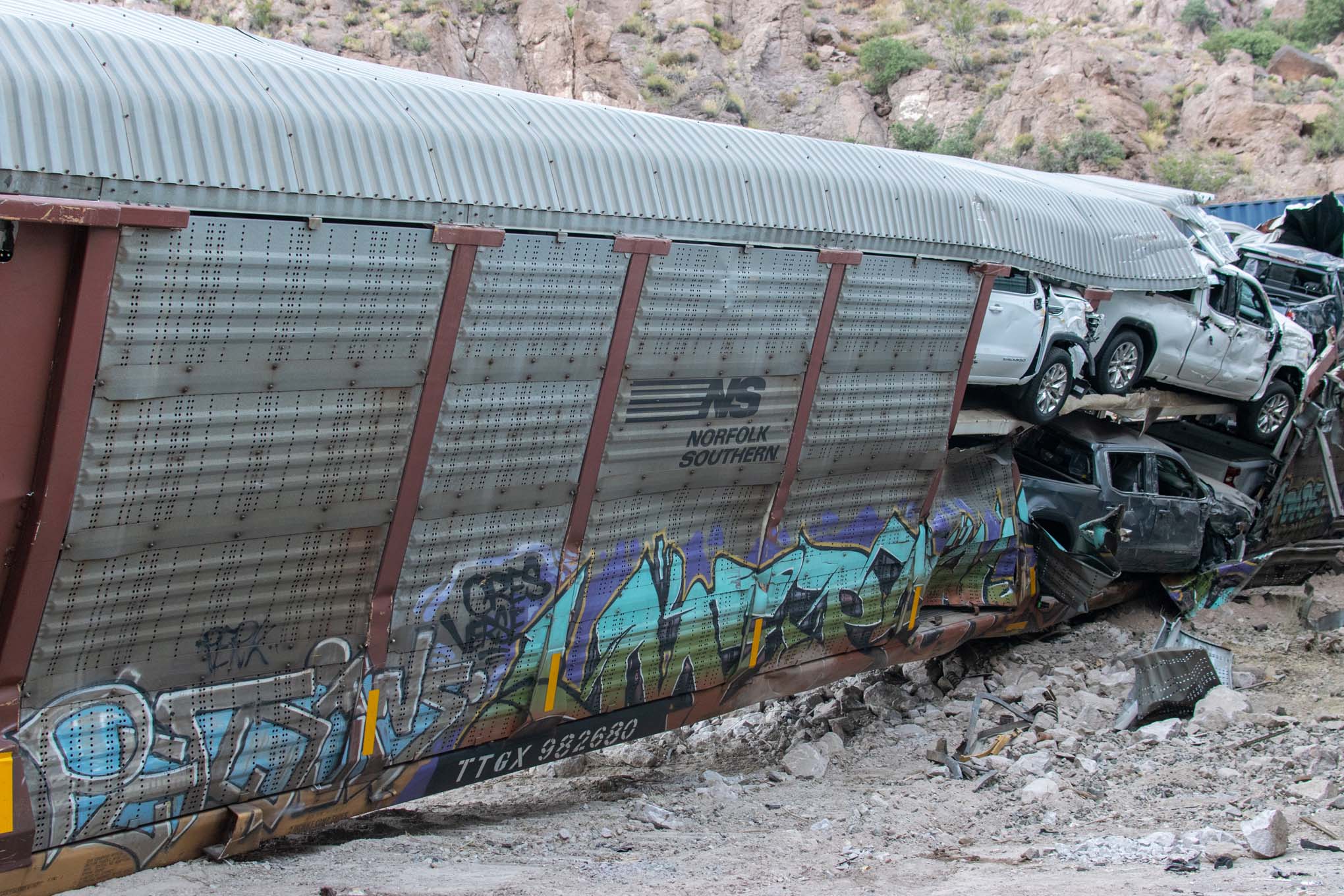 nevada-train-derailment-destroys-jeep-rubicon-gladiator-gm-trucks-11.jpg