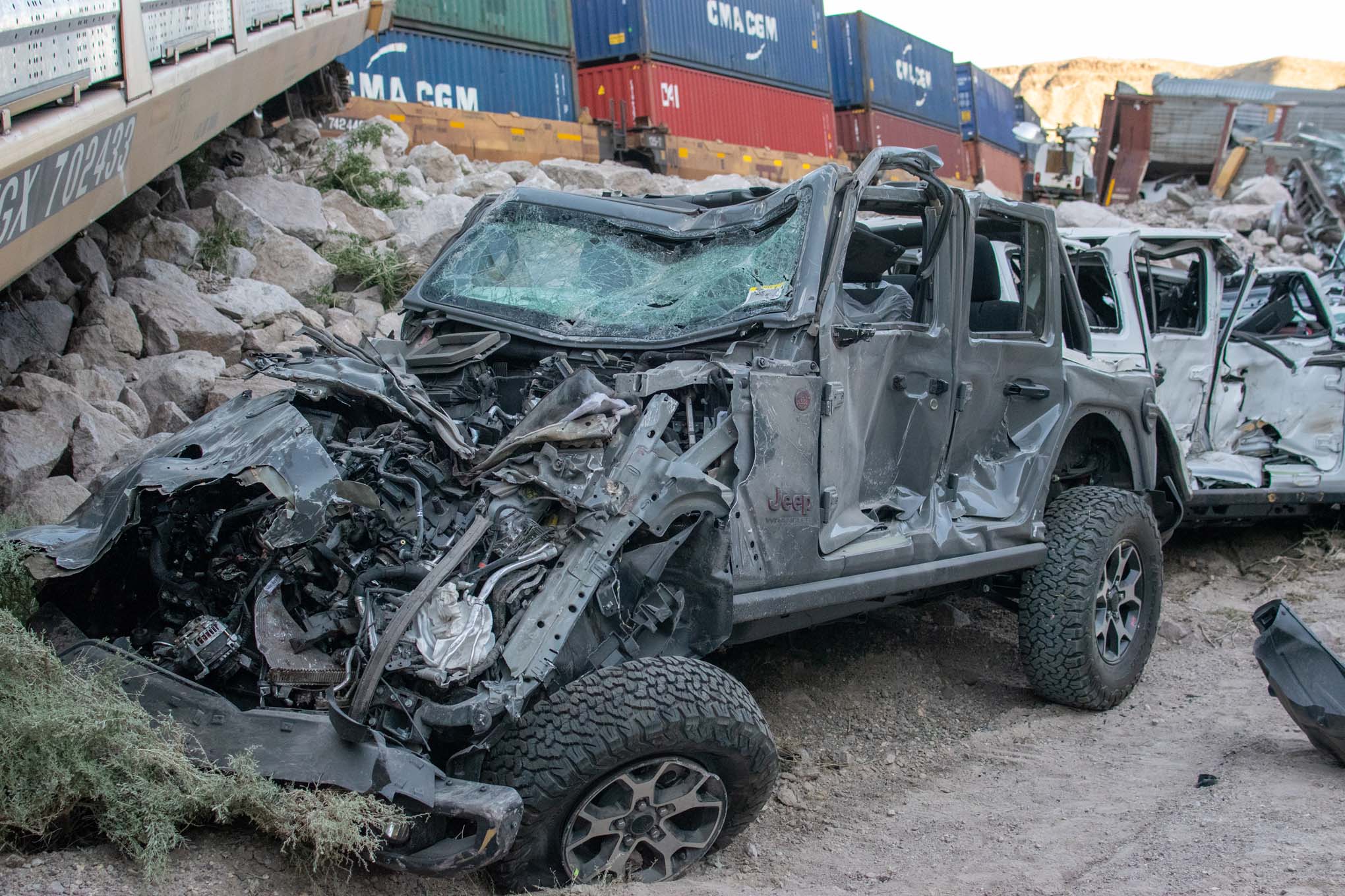 nevada-train-derailment-destroys-jeep-rubicon-gladiator-gm-trucks-4.jpg
