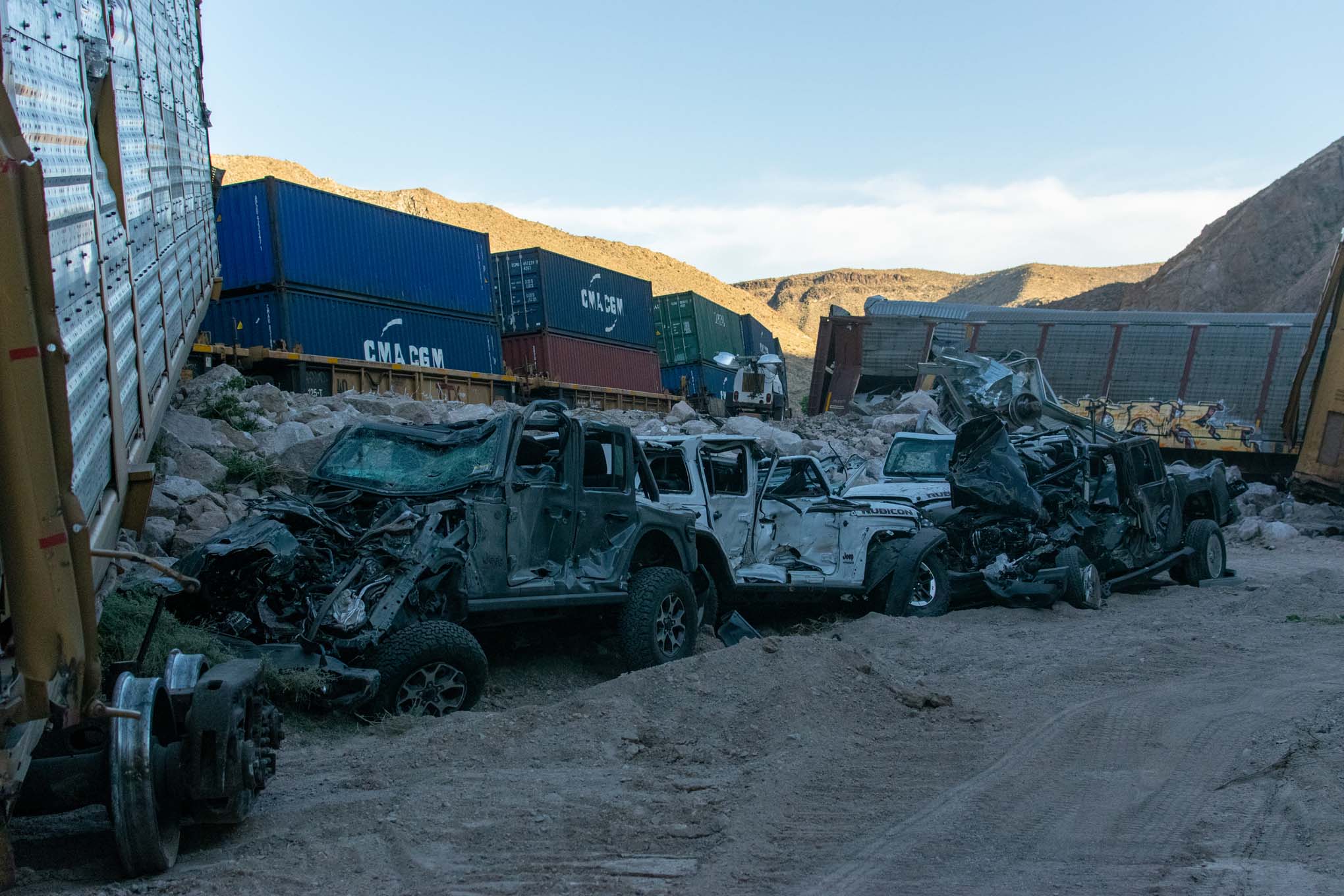 nevada-train-derailment-destroys-jeep-rubicon-gladiator-gm-trucks-3.jpg
