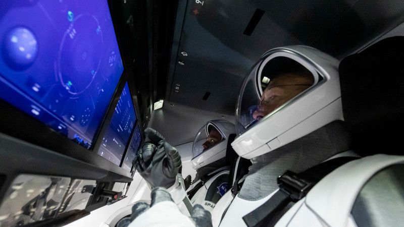 SpaceX-Crew-Dragon-interior-16x9-1.jpg