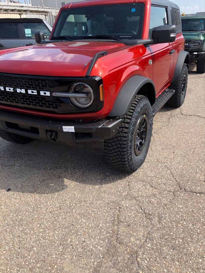 Hot-Pepper-Red-2022-Bronco-4.jpeg