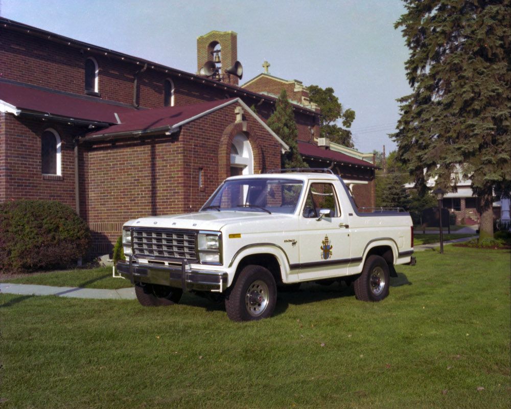 1980 custom Ford Bronco_Pope_02_a.jpg