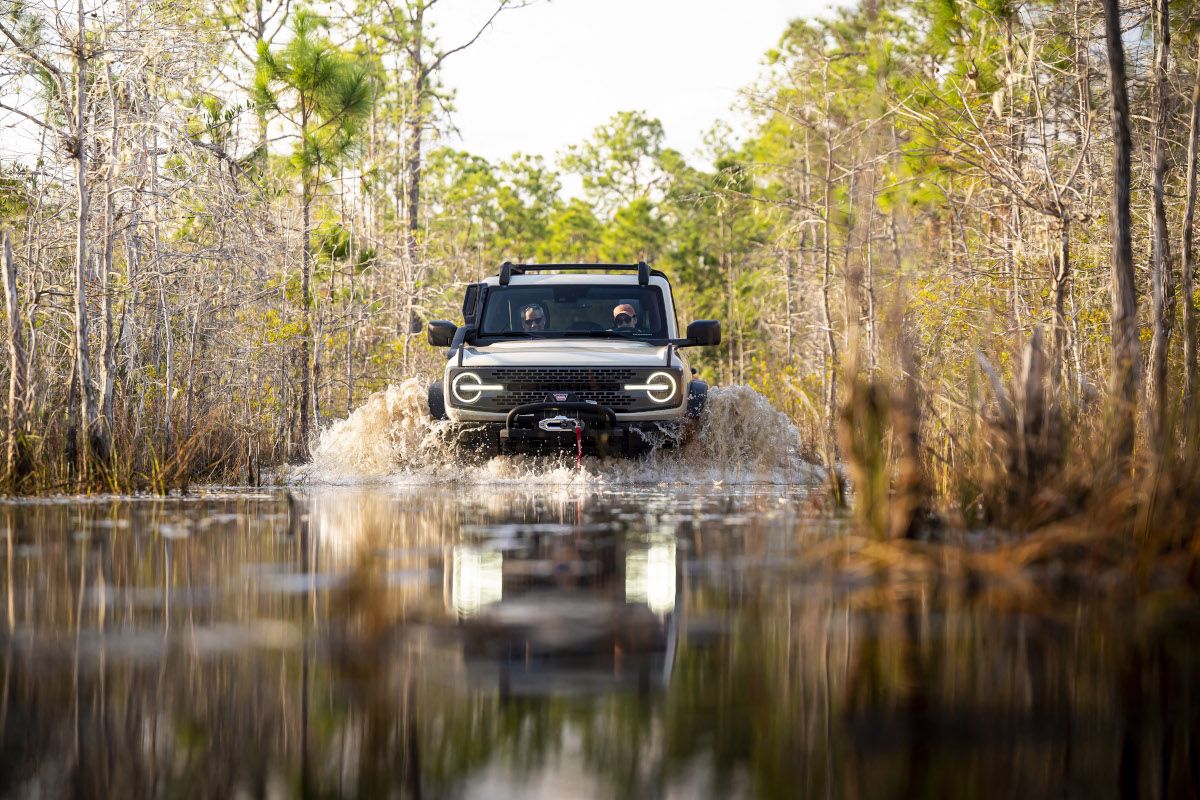 2022 Ford Bronco Everglades_Desert Sand_13.jpg