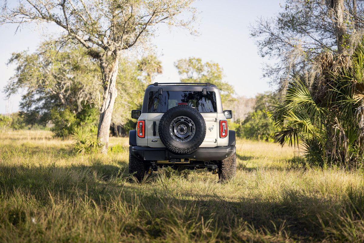 2022 Ford Bronco Everglades_Desert Sand_09.jpg