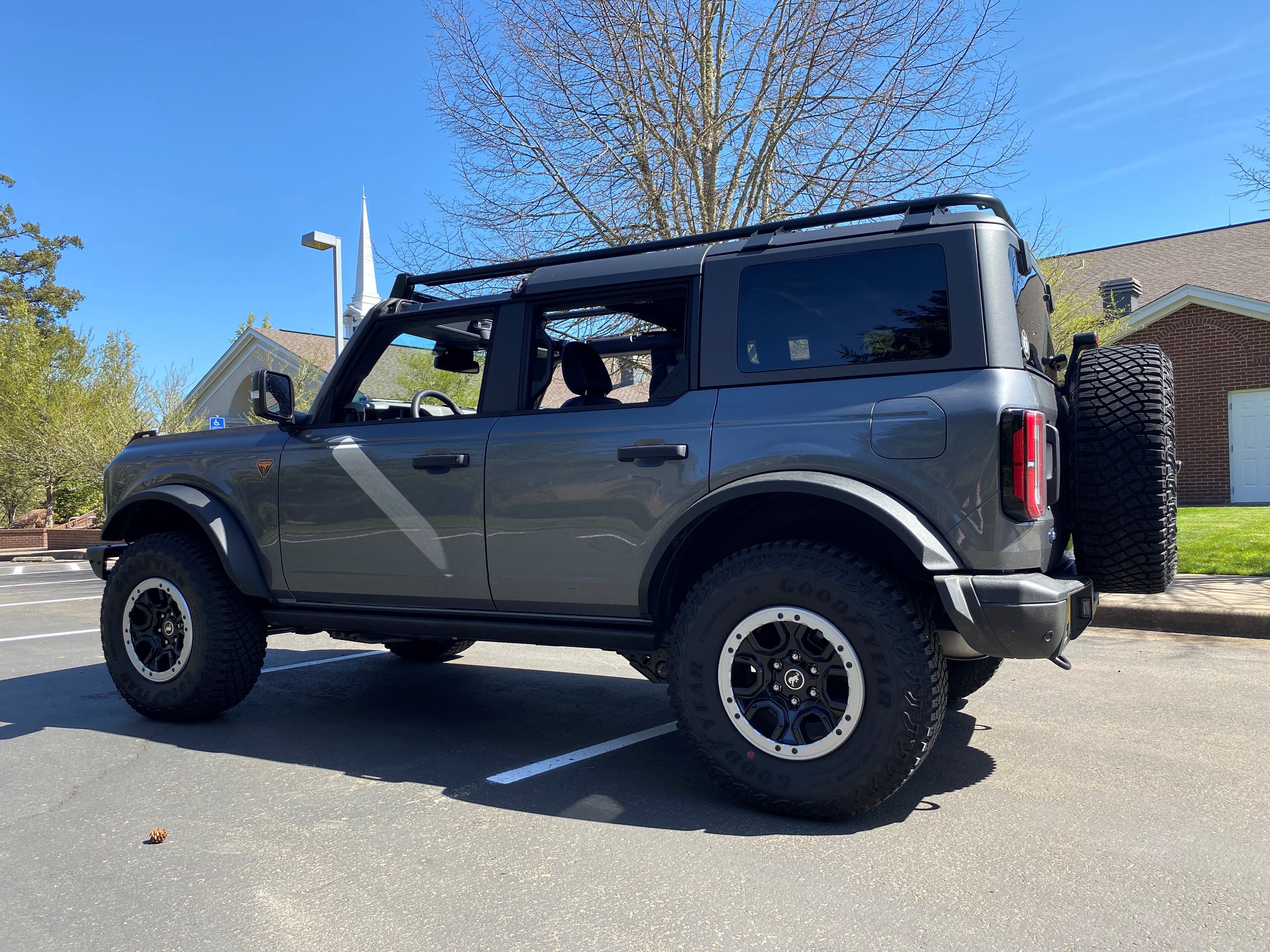 How do I remove or install my Ford Bronco soft-top roof? - Sherwood Ford