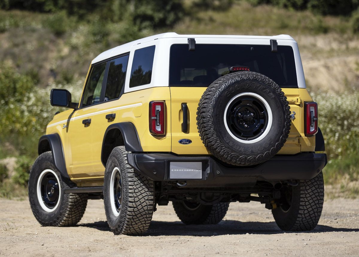 2023 Bronco Heritage Limited Edition_Yellowstone_Metallic_02.jpg