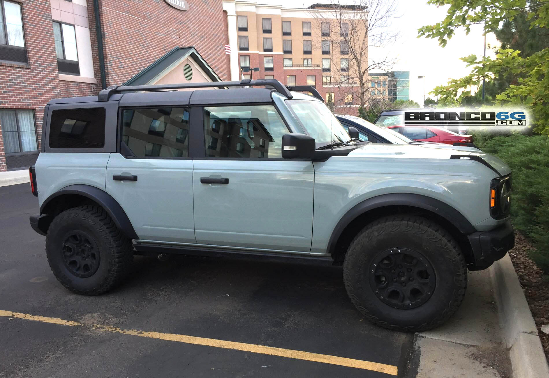 Cactus Grey Gray Ford Bronco 2021 4 door 2.jpg