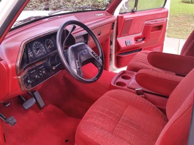 red bronco interior.JPG