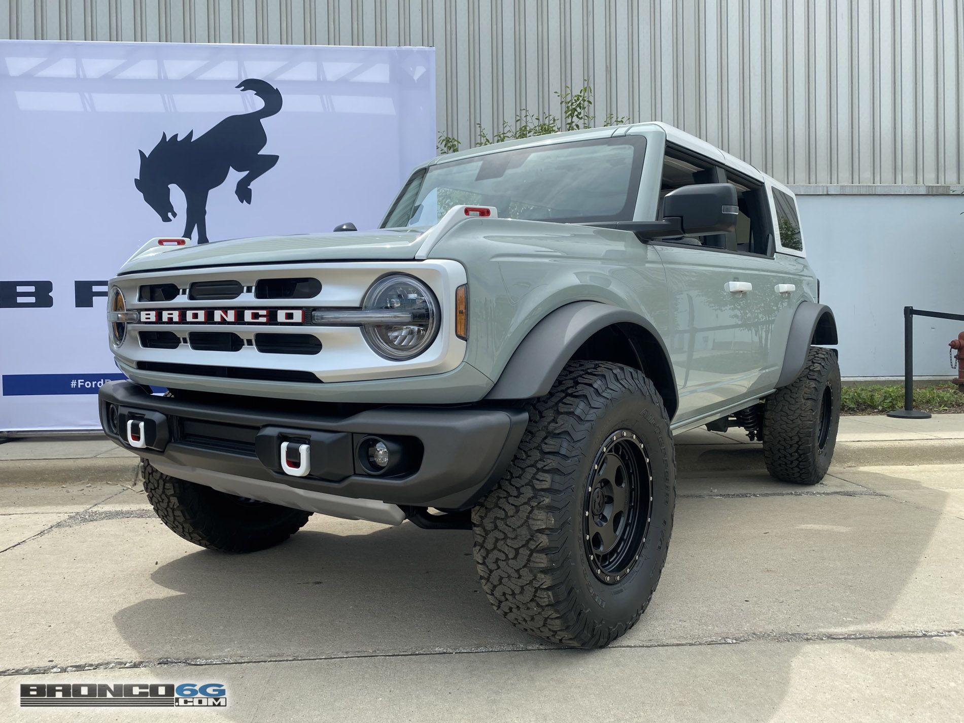 2021 Ford Bronco Cactus Gray White Top IMG_4285 (1).jpg