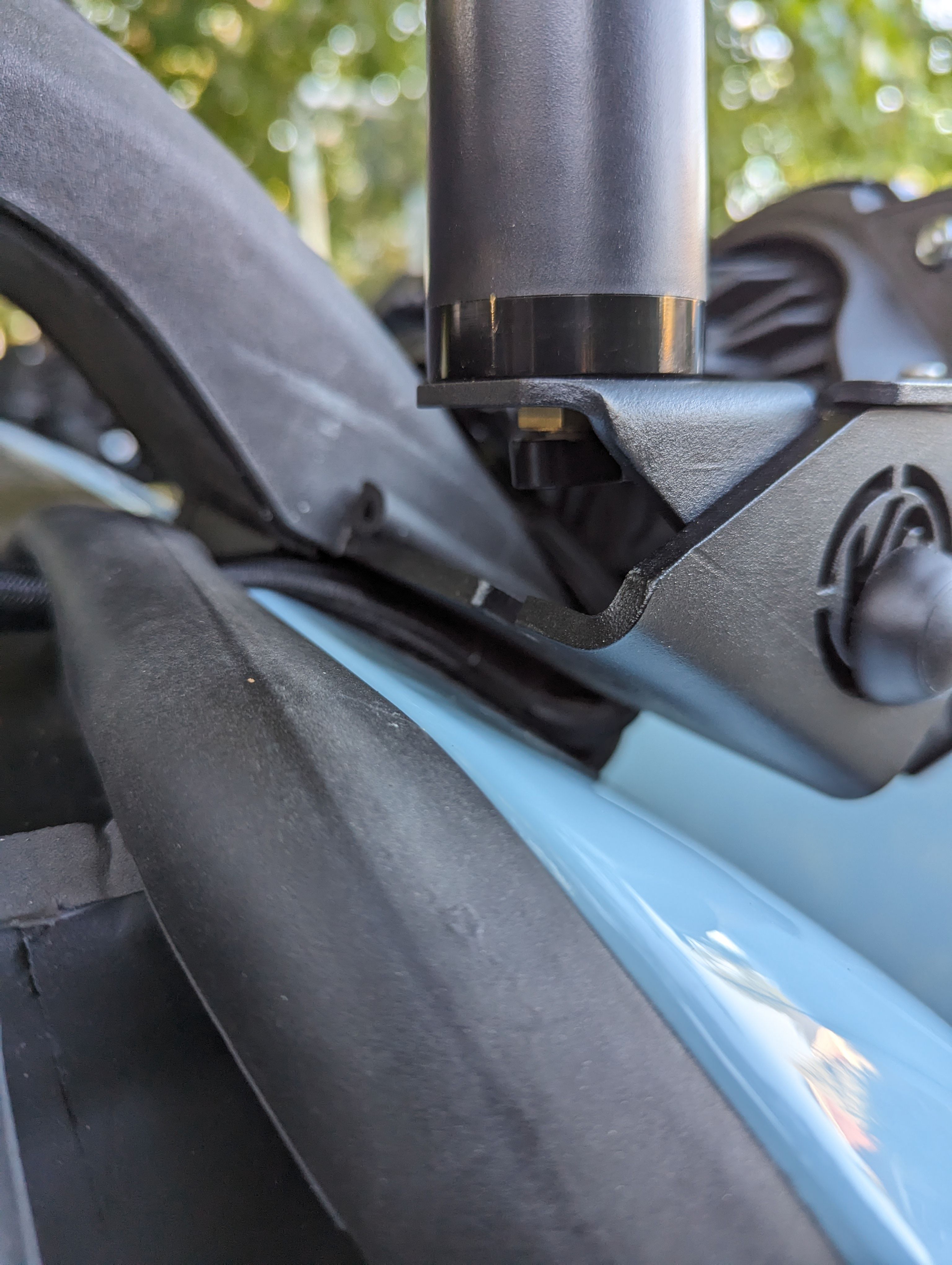 antenna and light bar wireing 2.jpg