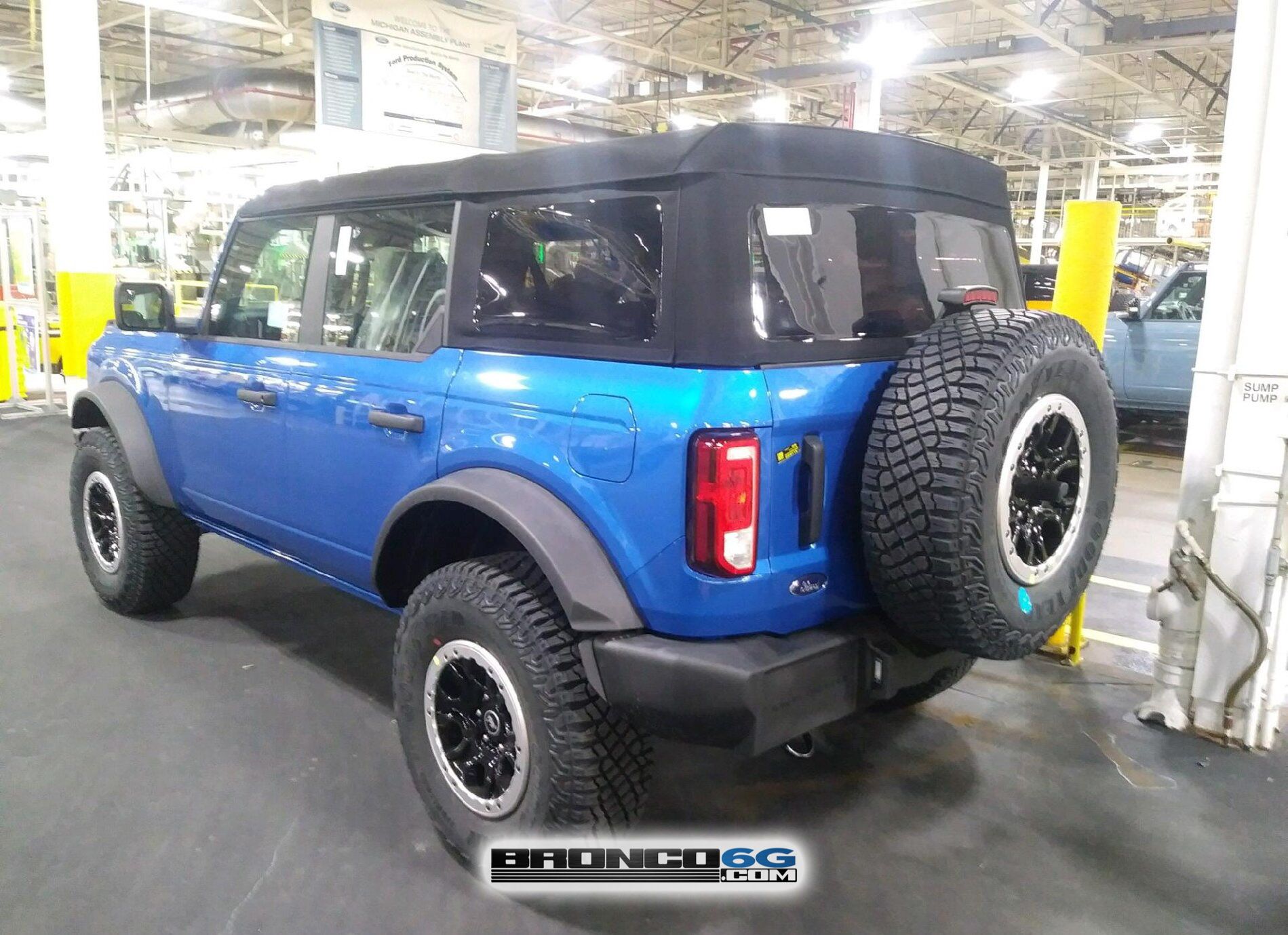 Velocity Blue 2021 Bronco Base Sasquatch Soft Top 4-Door Factory 2.jpg