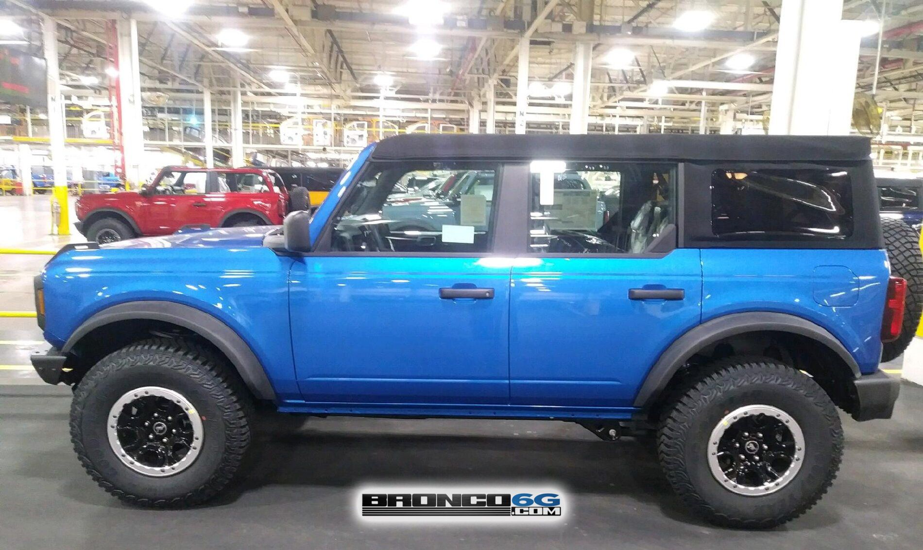 Velocity Blue 2021 Bronco Base Sasquatch Soft Top 4-Door Factory 3 (1).jpg