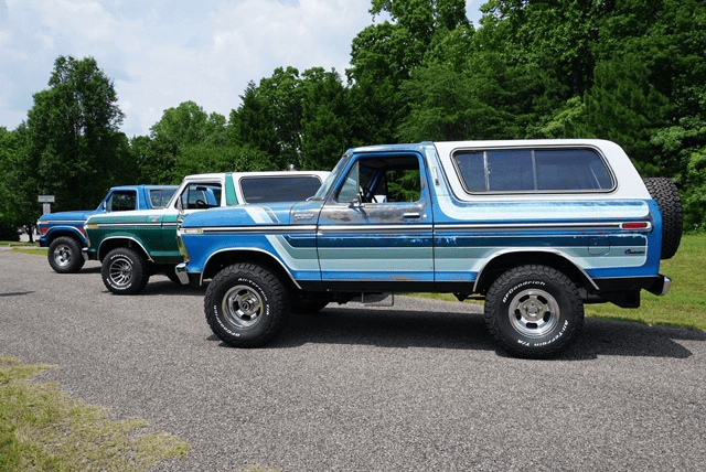 how about a few pics of your rigs...with Bronco Brothers/Sisters ...